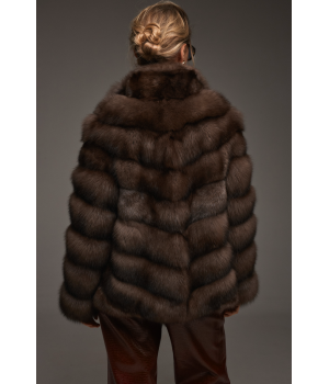 Женская шуба из куницы шоколадного цвета - фото 0