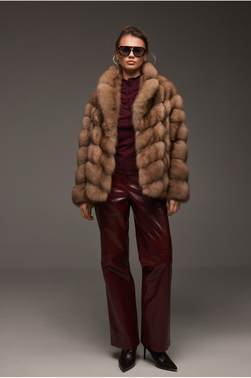Женская шуба из куницы коричневого цвета - фото 0 Женская шуба из куницы коричневого цвета - фото 0