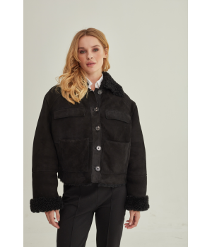 Коротка замшева дублянка чорного кольору з натуральної овчини - фото 1