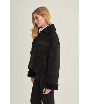 Коротка замшева дублянка чорного кольору з натуральної овчини - фото 3