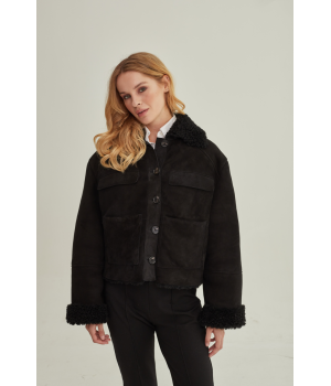 Коротка замшева дублянка чорного кольору з натуральної овчини - фото 9