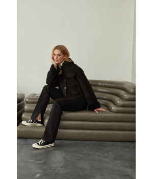 Коротка замшева дублянка чорного кольору з натуральної овчини - фото 11