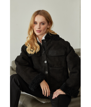 Коротка замшева дублянка чорного кольору з натуральної овчини - фото 12