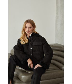 Коротка замшева дублянка чорного кольору з натуральної овчини - фото 13