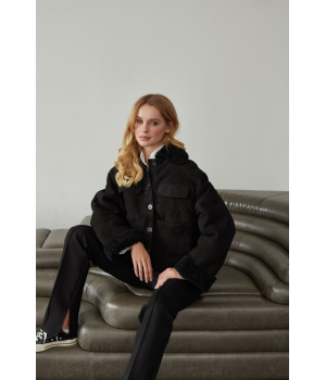 Коротка замшева дублянка чорного кольору з натуральної овчини - фото 0