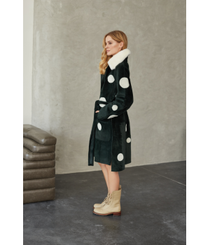 Дублянка із натуральної овчини зеленого кольору з принтом горох та норковим коміром - фото 10