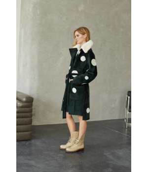 Дублянка із натуральної овчини зеленого кольору з принтом горох та норковим коміром - фото 8