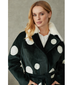 Дублянка із натуральної овчини зеленого кольору з принтом горох та норковим коміром - фото 5