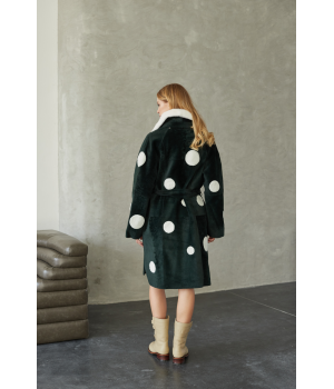 Дублянка із натуральної овчини зеленого кольору з принтом горох та норковим коміром - фото 4