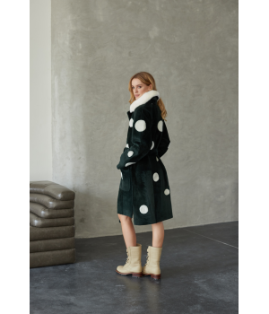 Дублянка із натуральної овчини зеленого кольору з принтом горох та норковим коміром - фото 3