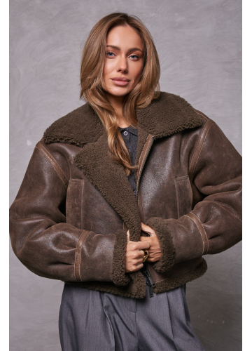 Короткая дубленка шоколадного цвета из натуральной овчины в стиле OVERSIZE - фото 1