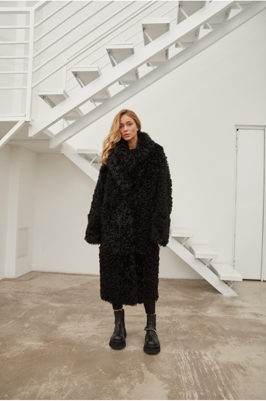 Довга двостороння дублянка із натуральної овчини чорного кольору - фото 0