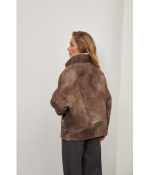 Женская короткая дублёнка в стиле VINTAGE из натуральной овчины коричневого цвета - фото 10
