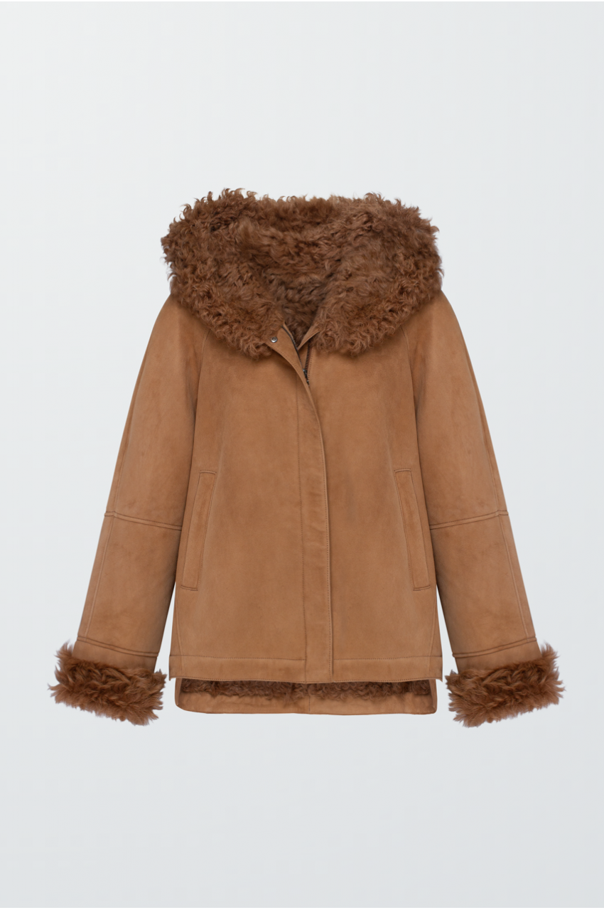 Замшева дублянка коричневого кольору з капюшоном - фото 0