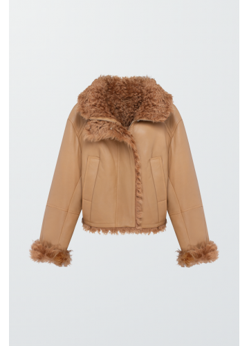 Коротка дублянка з овчини коричневого кольору - фото 1