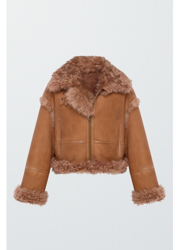 Коротка замшева дублянка коричневого кольору - фото 1