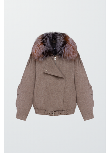 Пальто коричневого кольору з хутром лисиці - фото 1