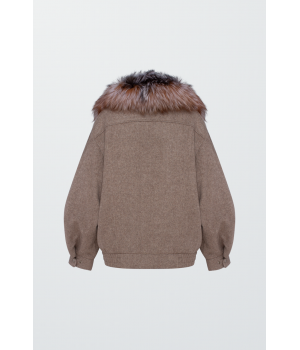 Пальто коричневого кольору з хутром лисиці - фото 0