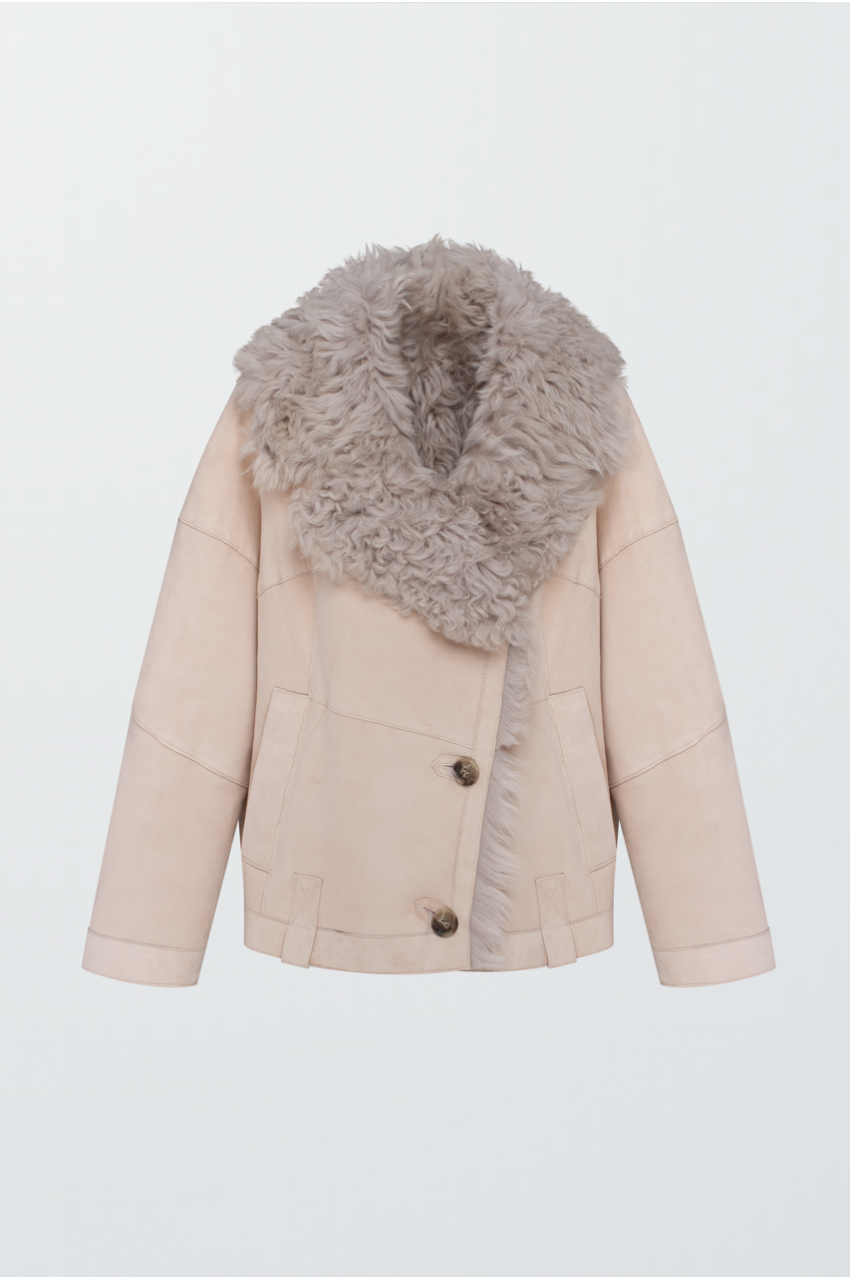 Стильна замшева дублянка бежевого кольору - фото 0
