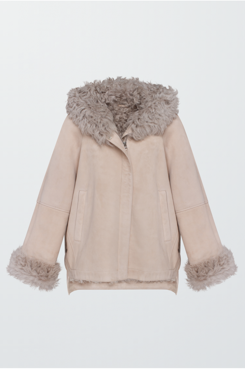 Замшева дублянка бежевого кольору з капюшоном - фото 0