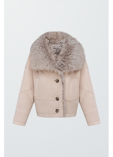 Жіноча замшева дублянка бежевого кольору - фото 1