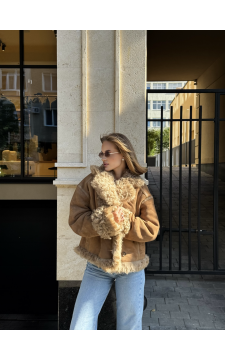 Стильная двусторонняя замшевая дубленка в цвете кемел - фото 1