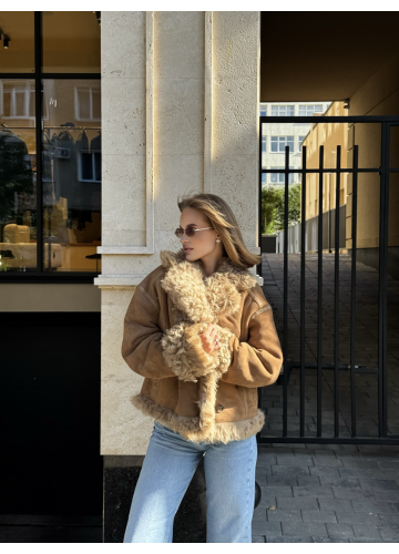 Стильна двостороння замшева дублянка в кольорі кемел - фото 1