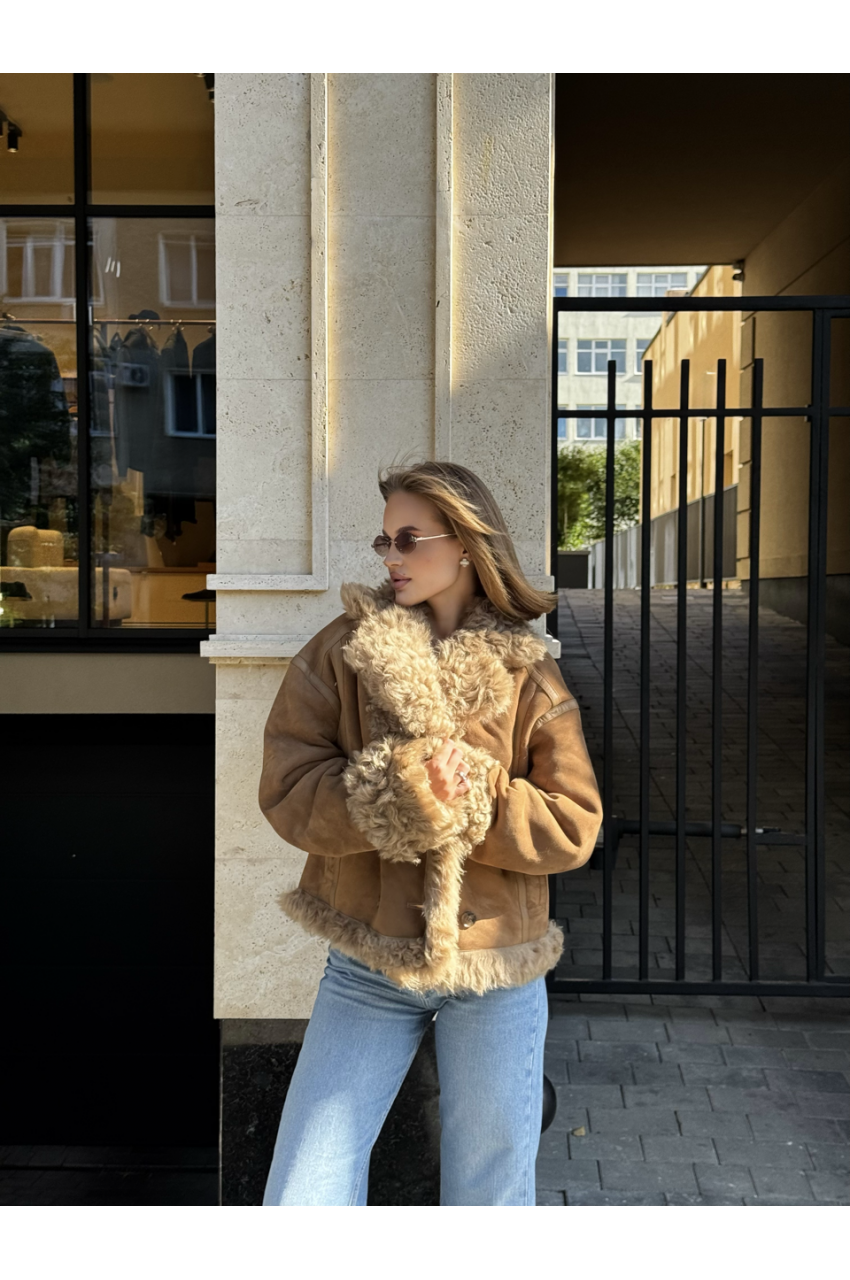 Стильна двостороння замшева дублянка в кольорі кемел - фото 0