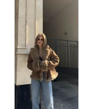 Стильна двостороння замшева дублянка в кольорі кемел - фото 0