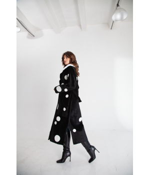 Довга дублянка із натуральної овчини чорного кольору з принтом горох - фото 4