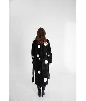 Довга дублянка із натуральної овчини чорного кольору з принтом горох - фото 5