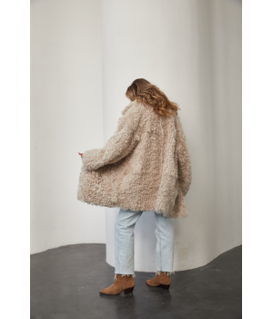 Стильная двусторонняя дубленка-пиджак из натуральной овчины белого цвета - фото 5